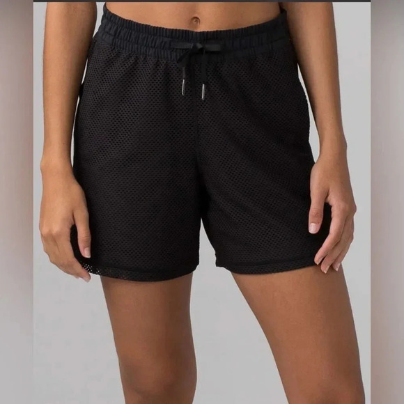 Lululemon Mesh On Mesh Short Black Shorts Sz 8 - Picture 1 of 11